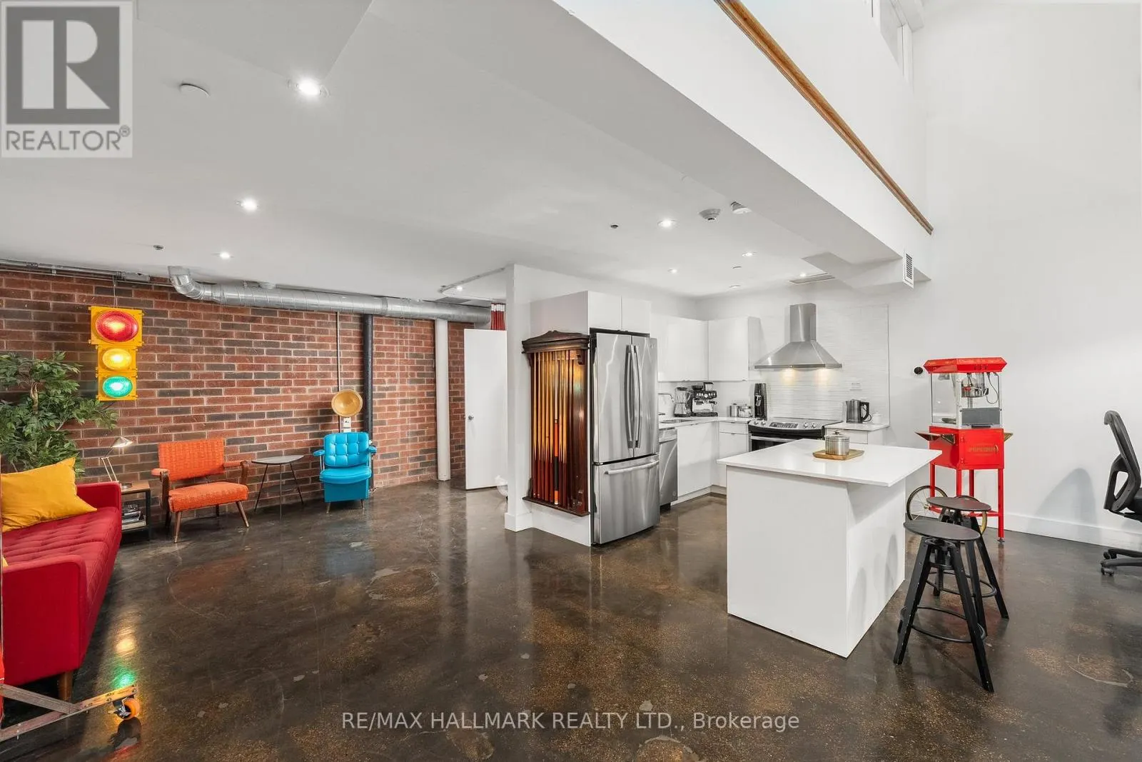 156 - 1159 DUNDAS STREET E