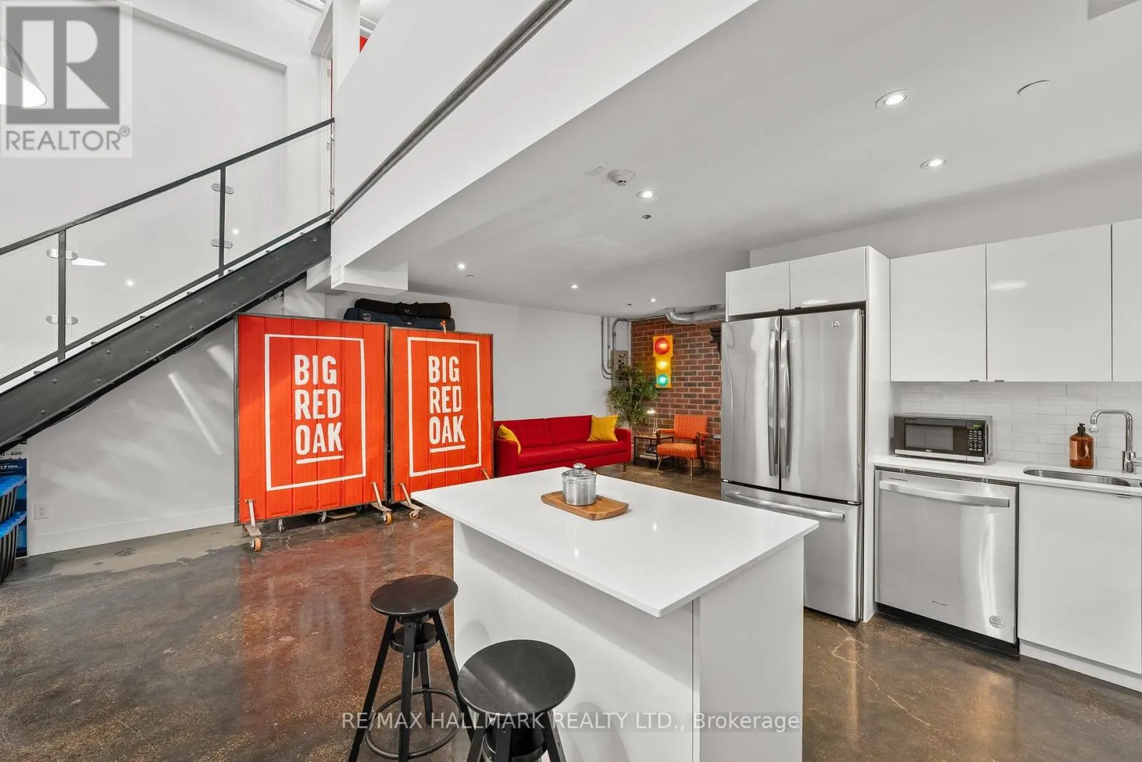 156 - 1159 DUNDAS STREET E