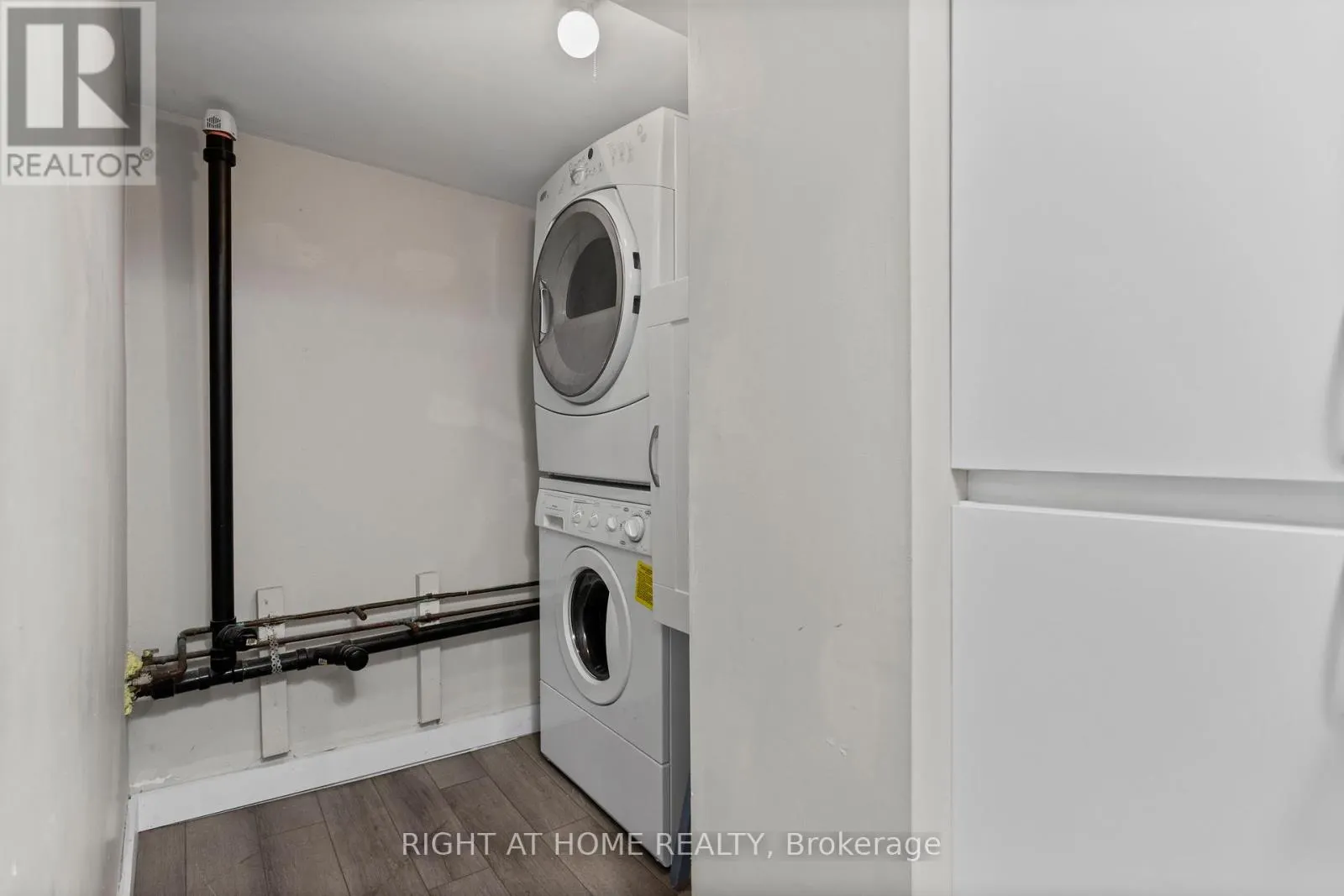 1398 SIMCOE STREET S