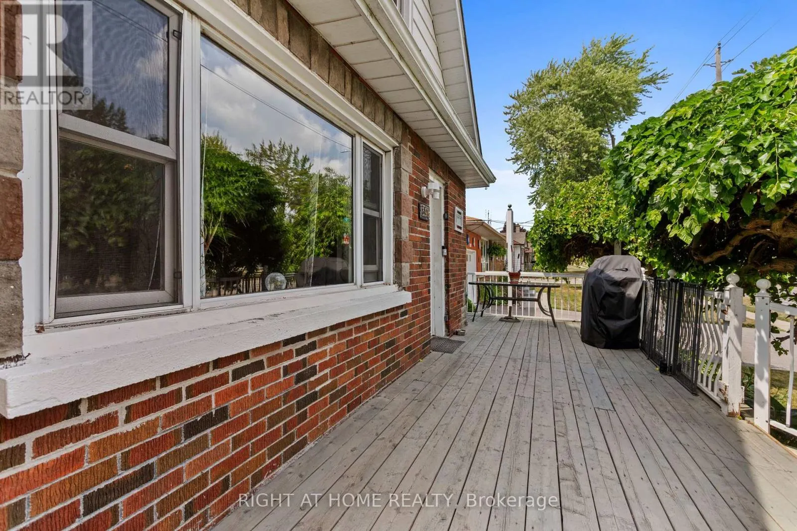 1398 SIMCOE STREET S