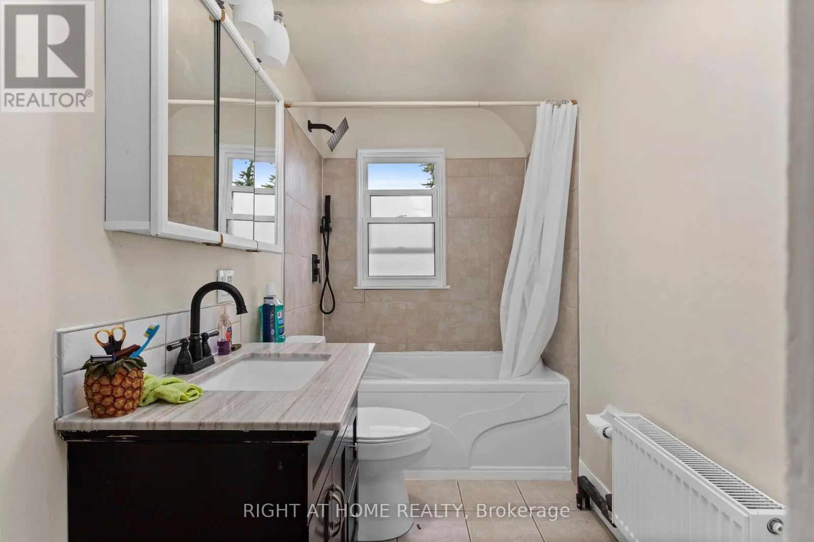 1398 SIMCOE STREET S