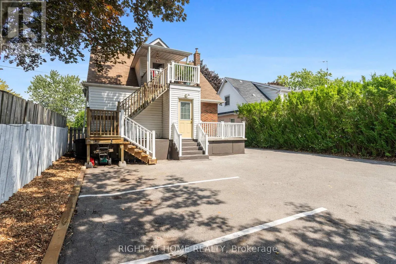 1398 SIMCOE STREET S