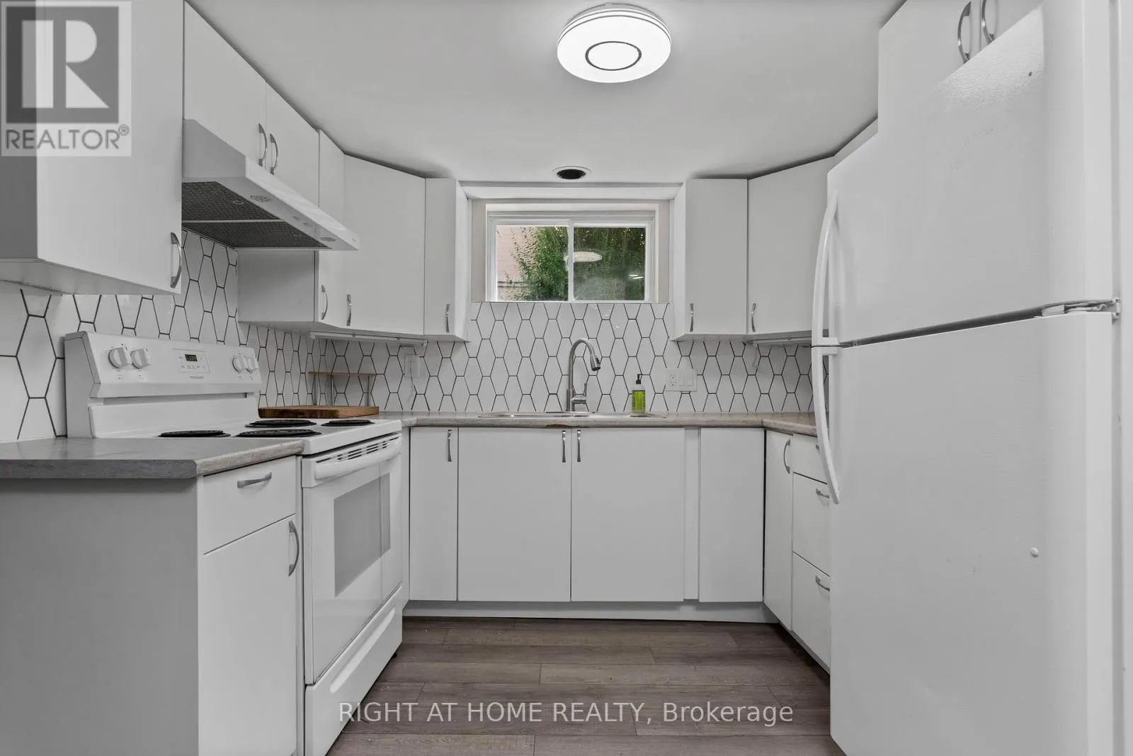 1398 SIMCOE STREET S