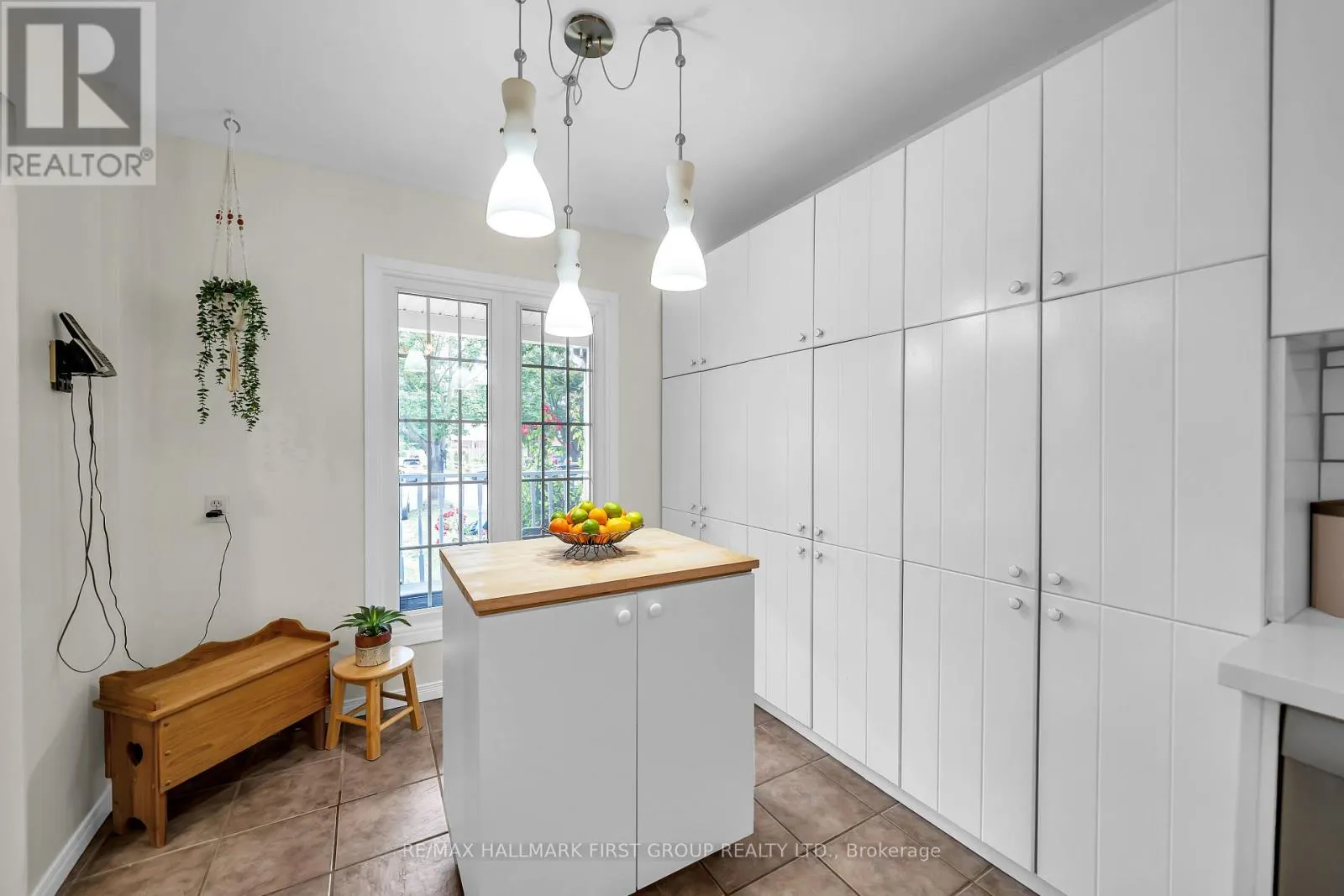 1138 TANZER COURT