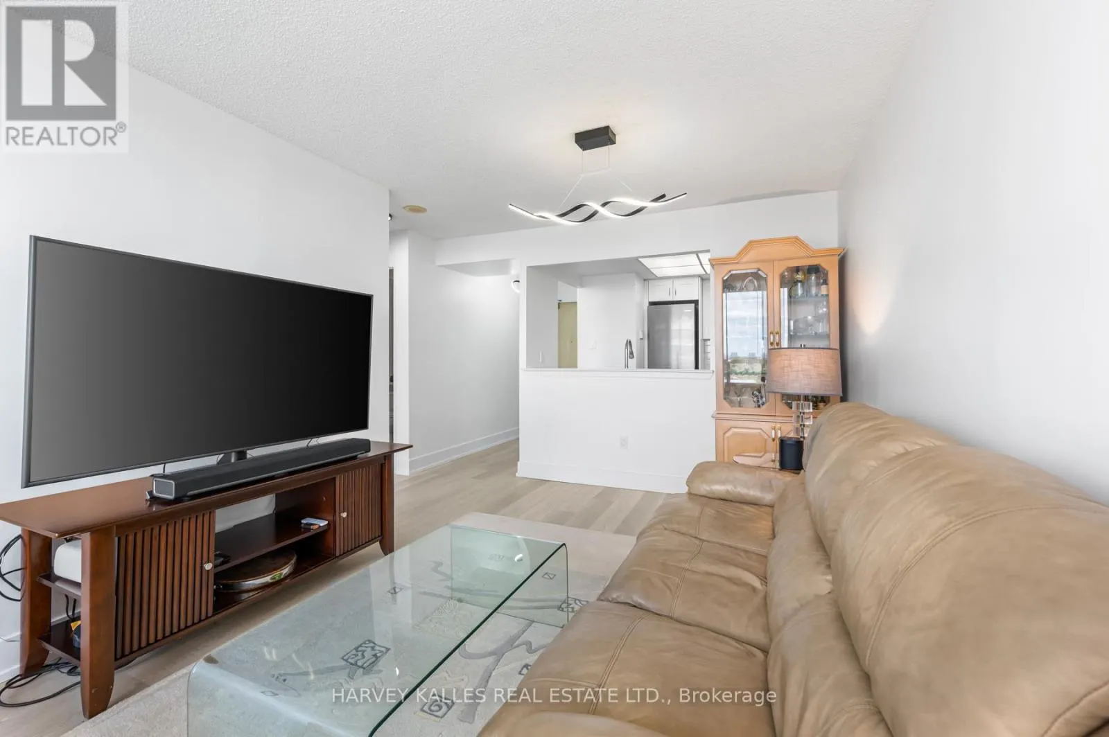 915 - 5 GREYSTONE WALK DRIVE
