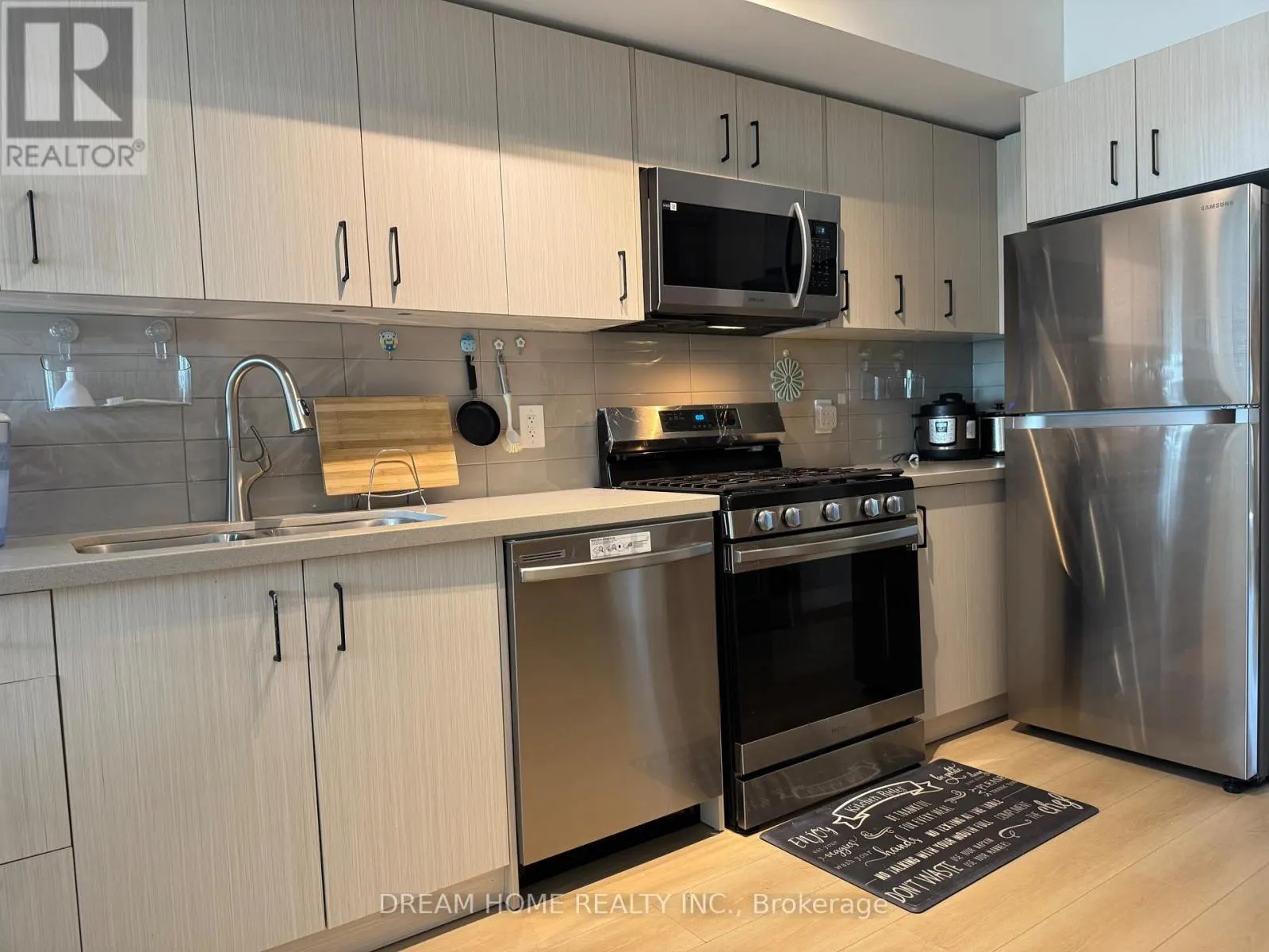 205 - 3425 SHEPPARD AVENUE E