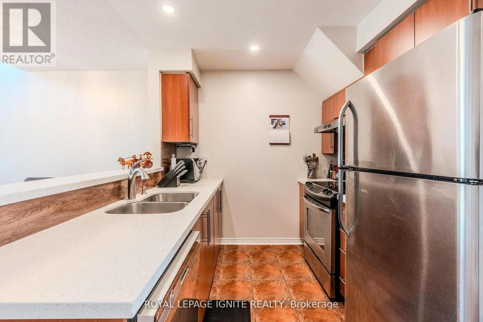 3 - 120 PETRA WAY