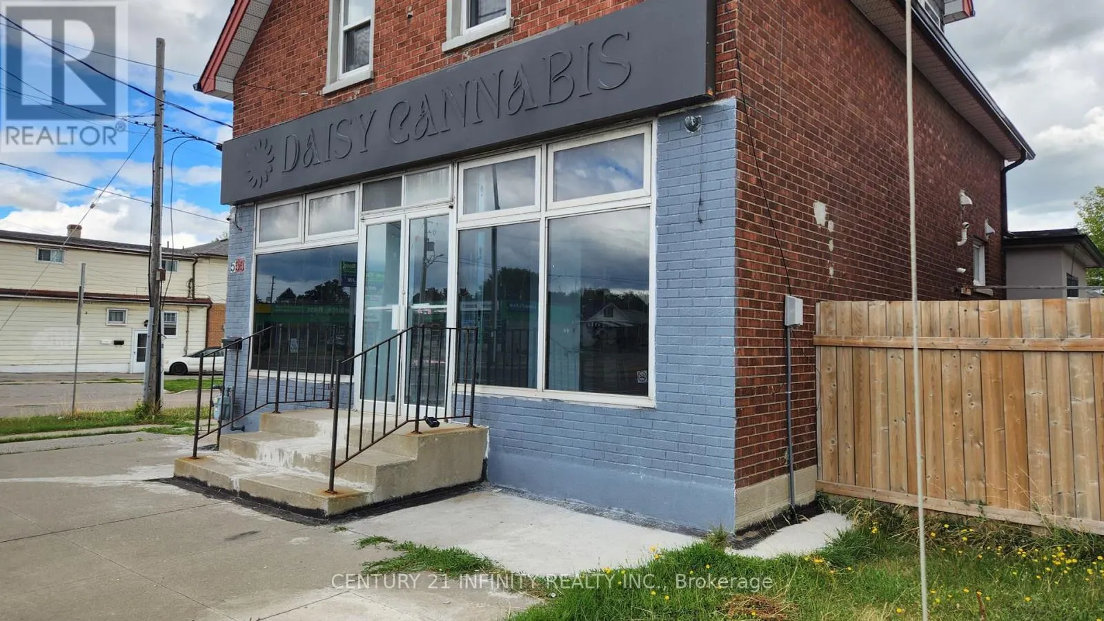 A - 555 RITSON ROAD S, #A