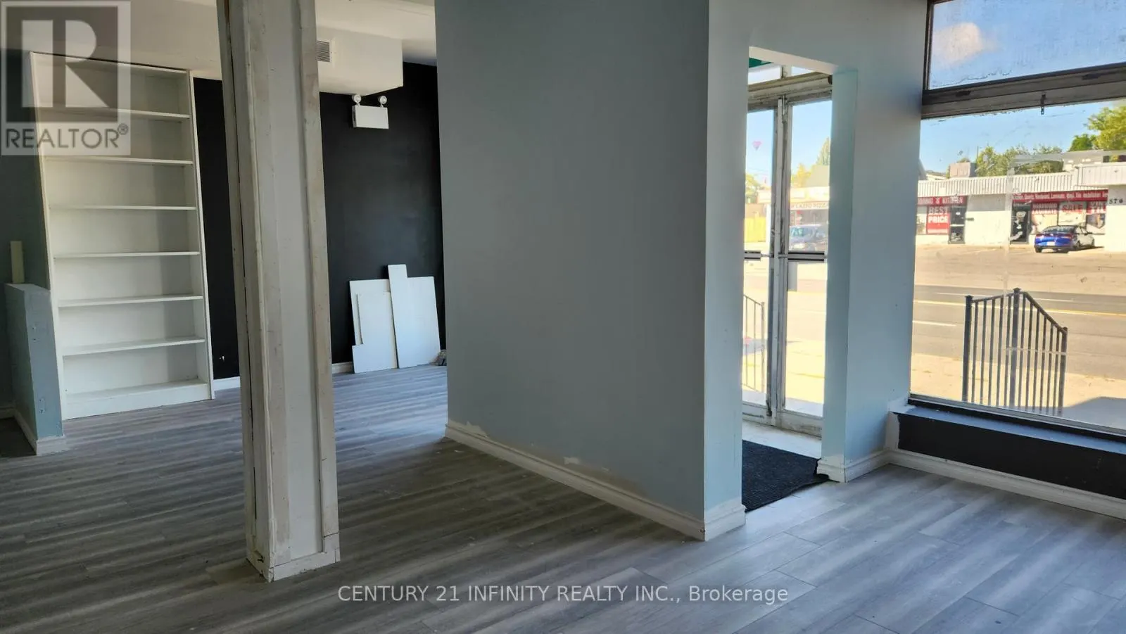 A - 555 RITSON ROAD S, #A