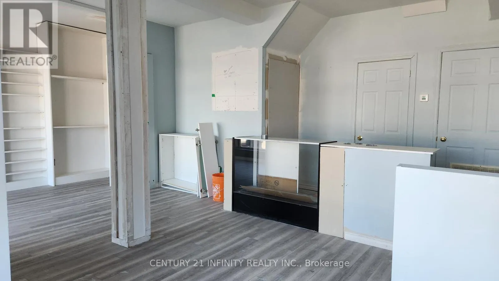 A - 555 RITSON ROAD S, #A