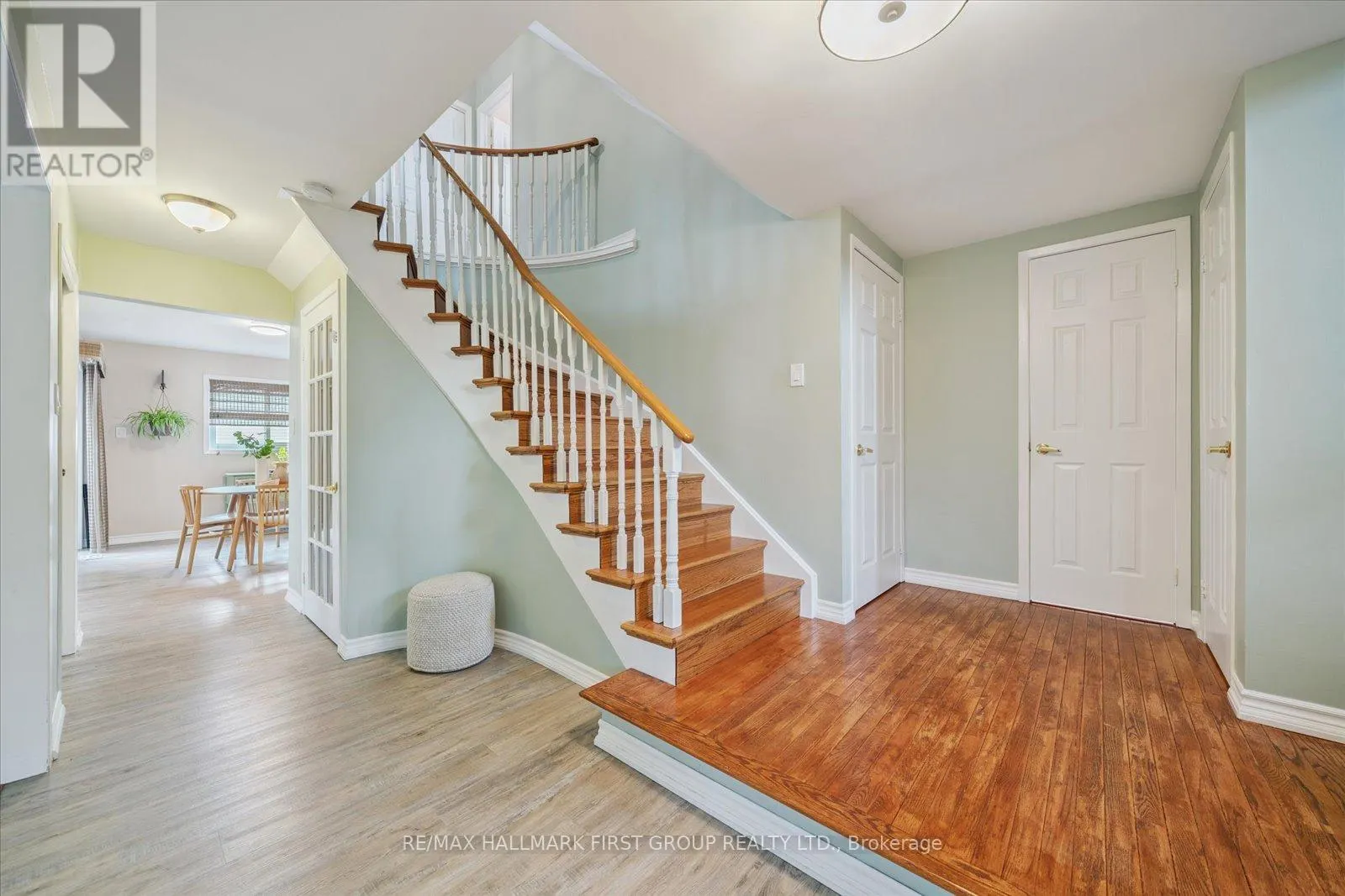 204 LAKE DRIVEWAY DRIVE W