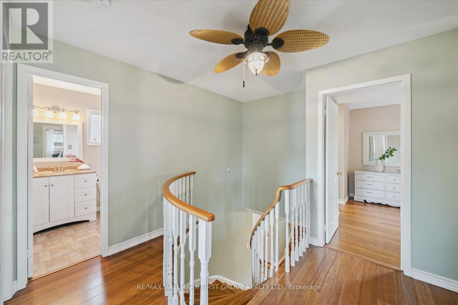 204 LAKE DRIVEWAY DRIVE W
