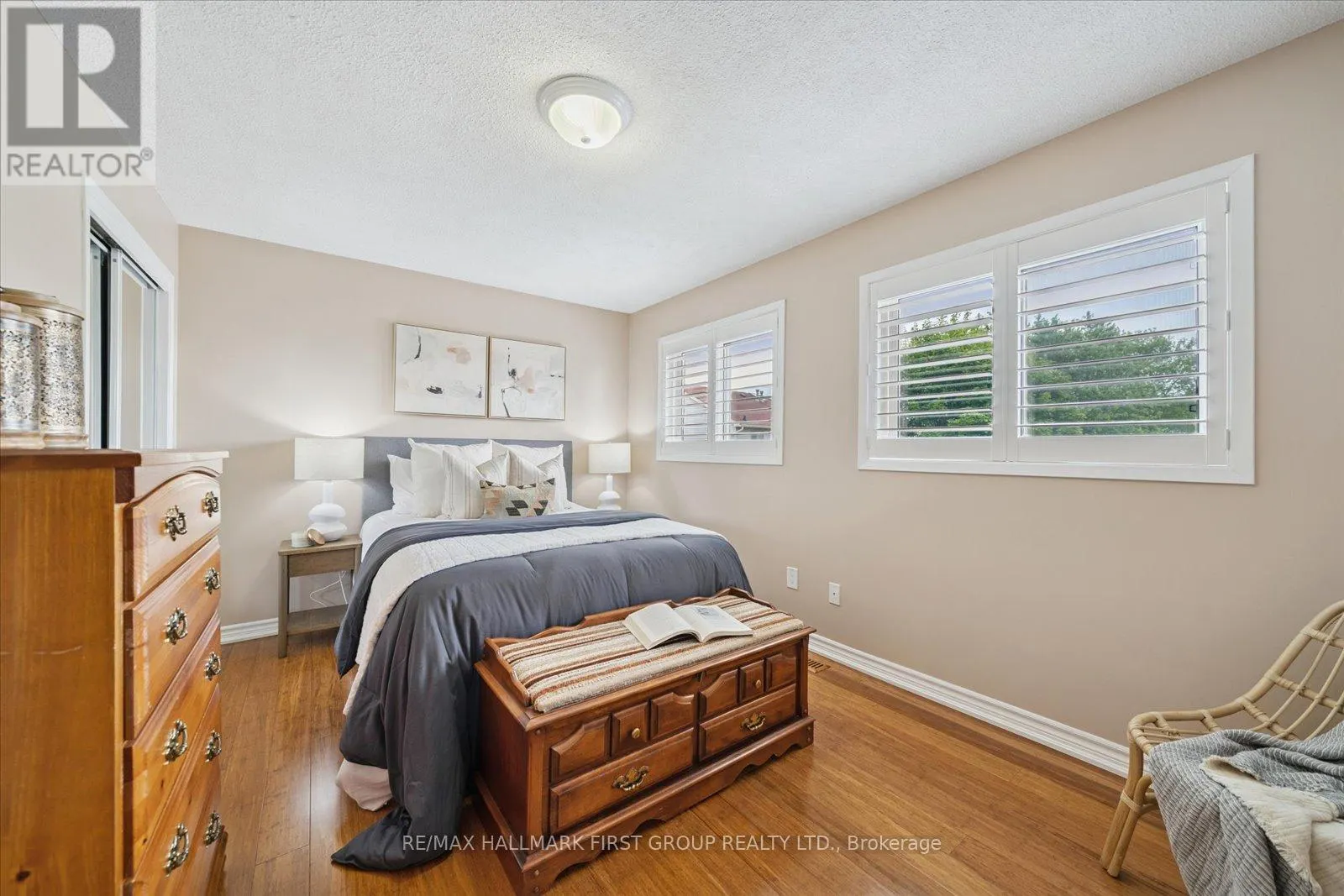 204 LAKE DRIVEWAY DRIVE W
