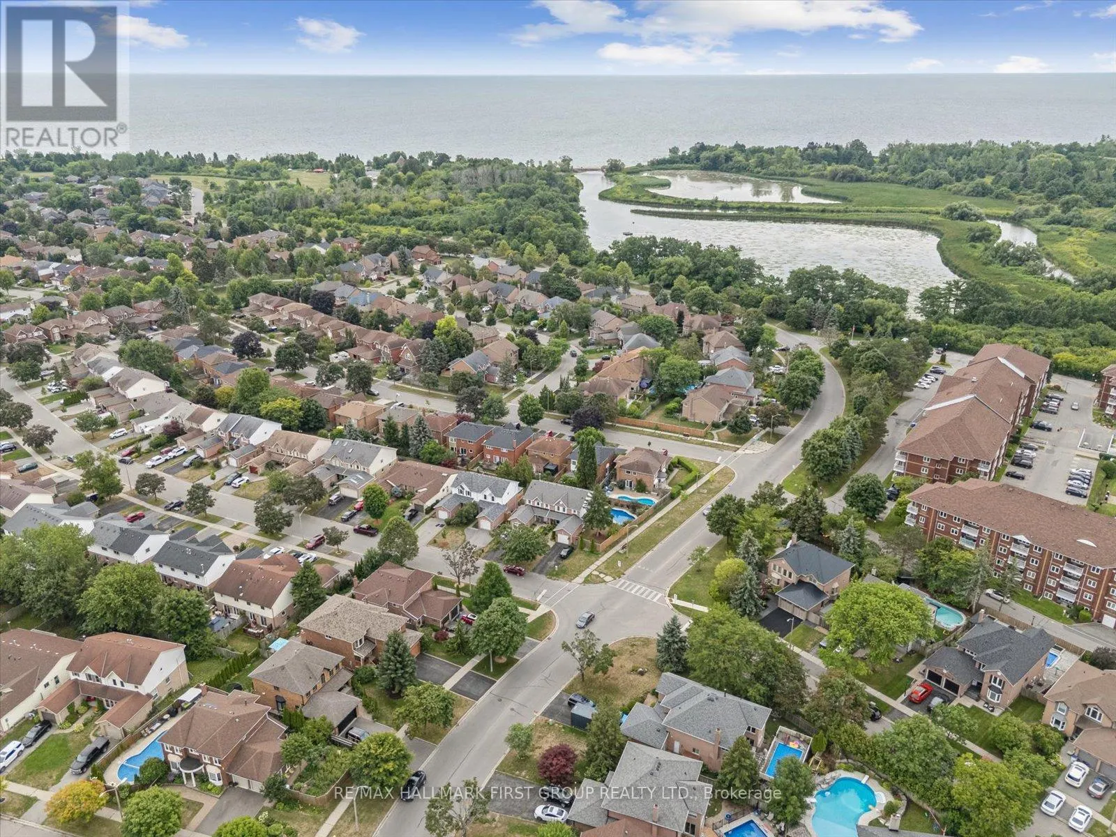 204 LAKE DRIVEWAY DRIVE W