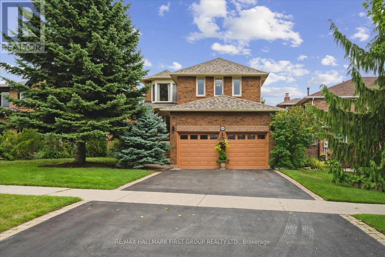 204 LAKE DRIVEWAY DRIVE W