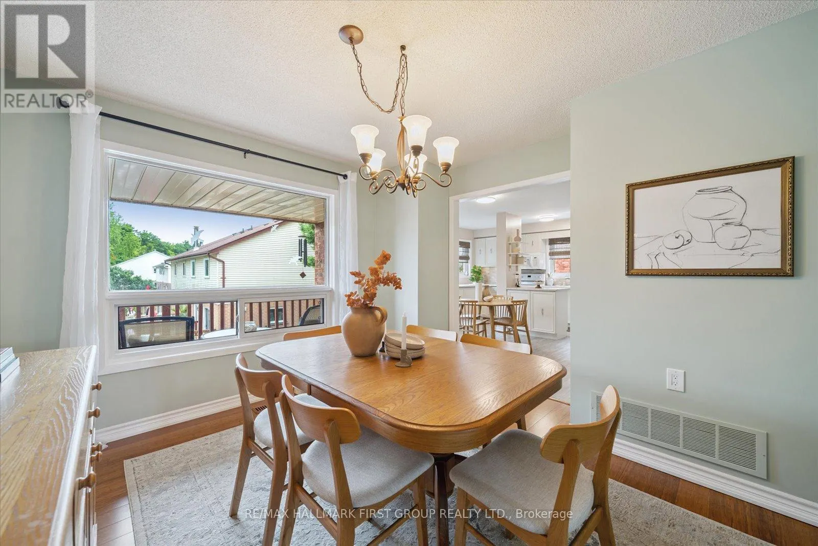 204 LAKE DRIVEWAY DRIVE W