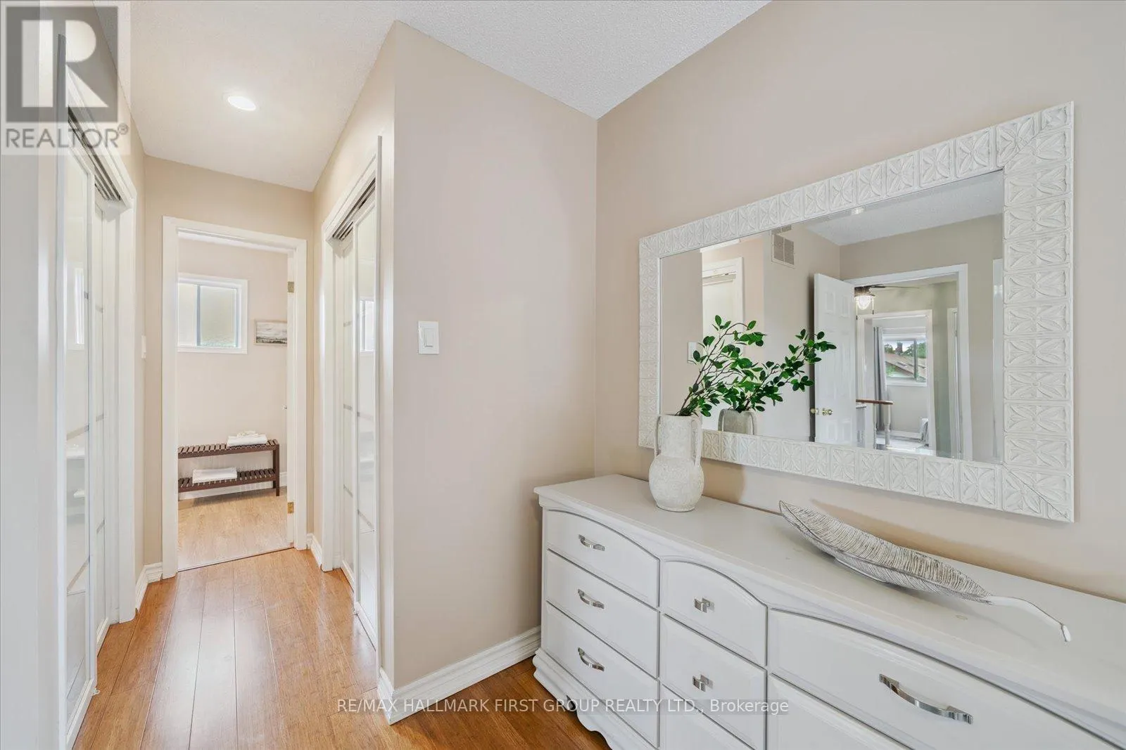 204 LAKE DRIVEWAY DRIVE W