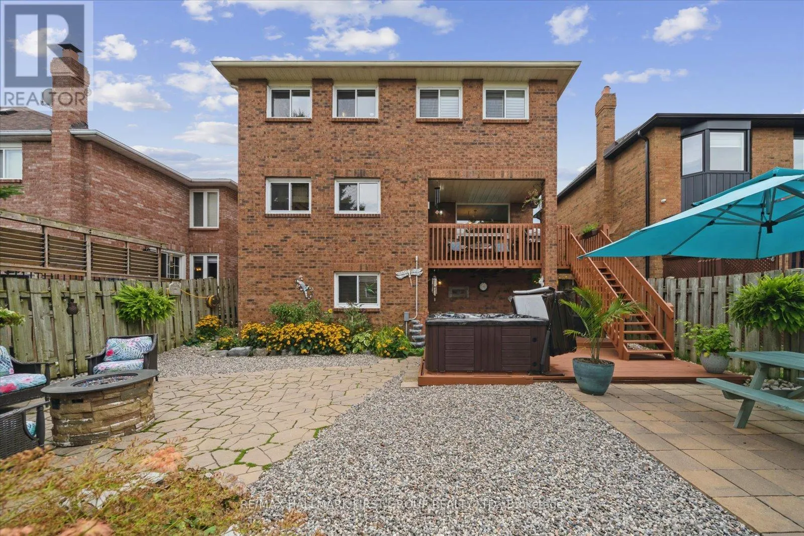 204 LAKE DRIVEWAY DRIVE W
