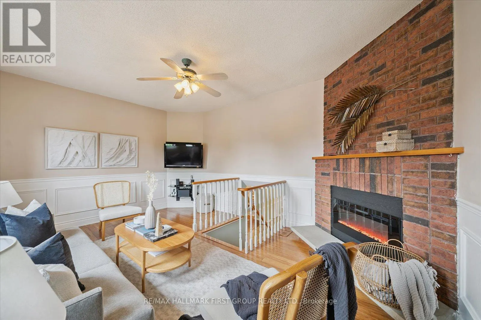 204 LAKE DRIVEWAY DRIVE W