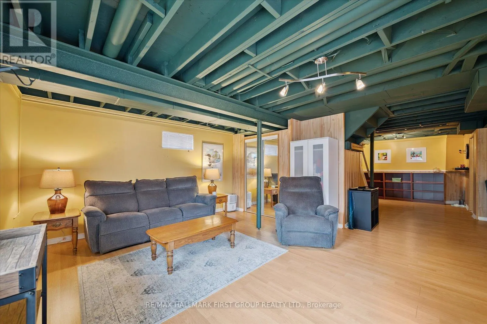 204 LAKE DRIVEWAY DRIVE W