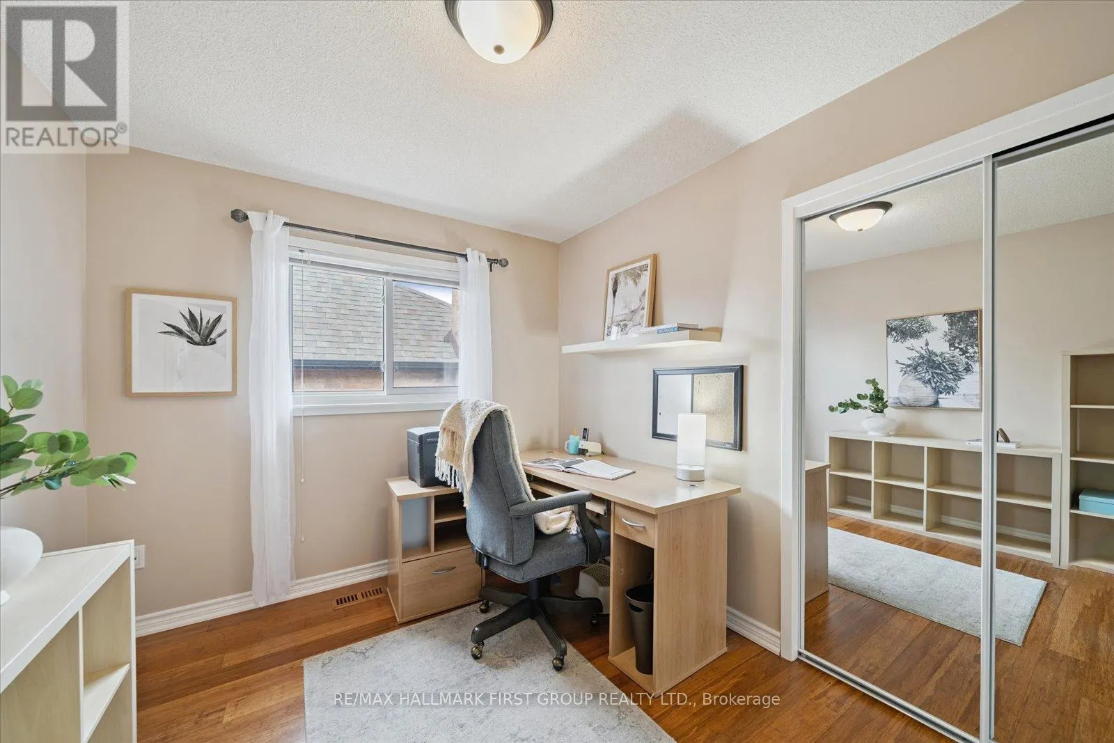 204 LAKE DRIVEWAY DRIVE W