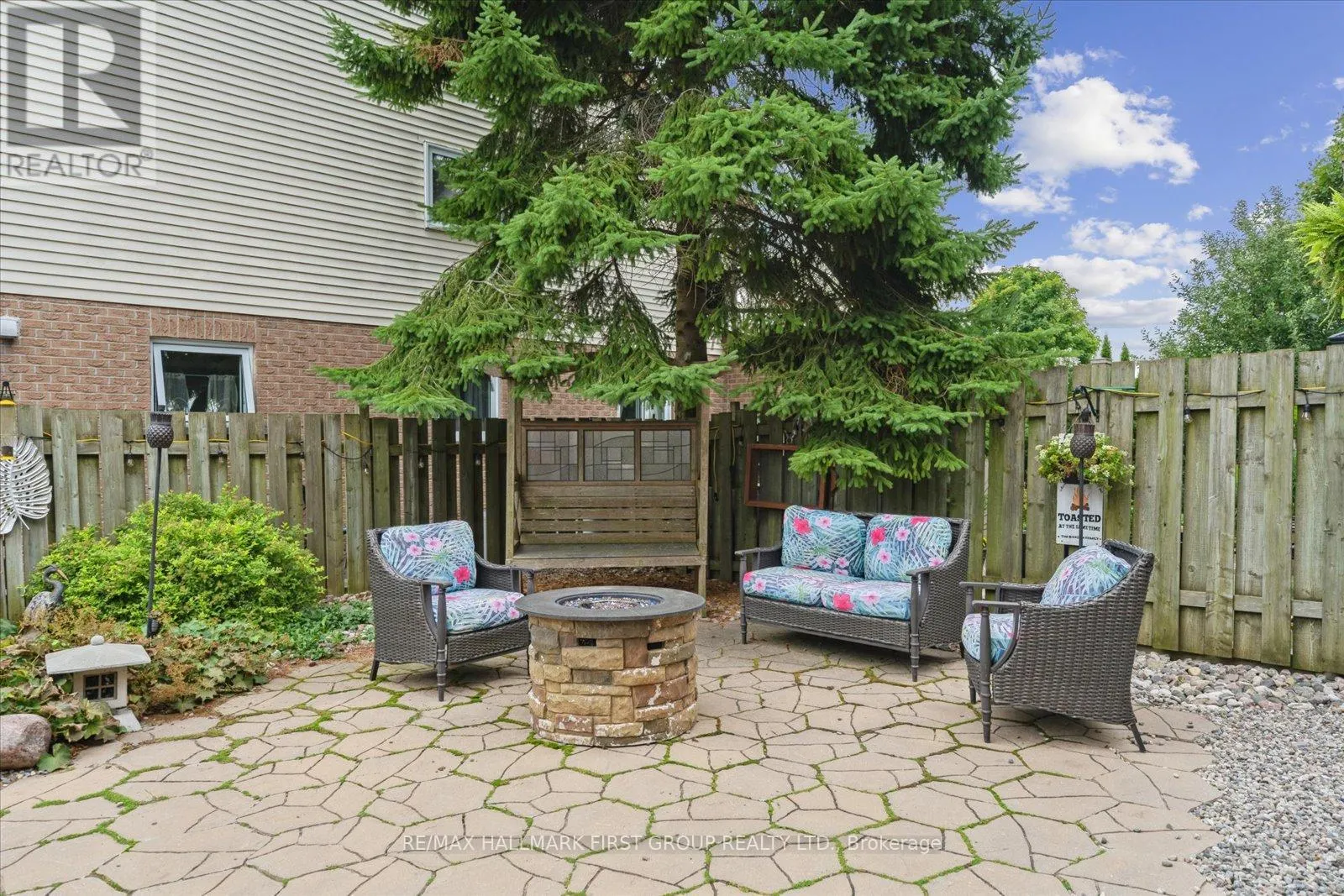 204 LAKE DRIVEWAY DRIVE W