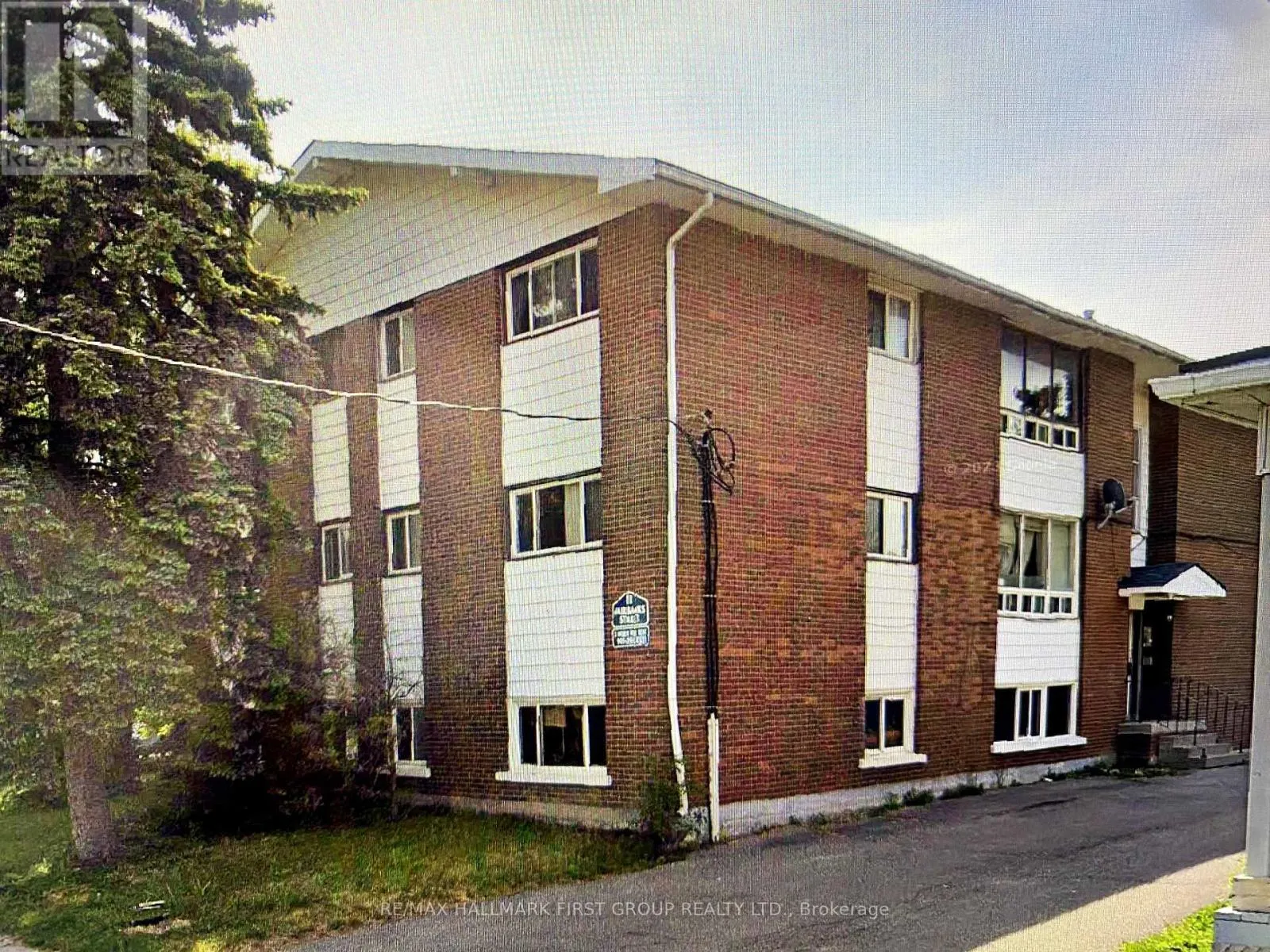 11 FAIRBANKS STREET