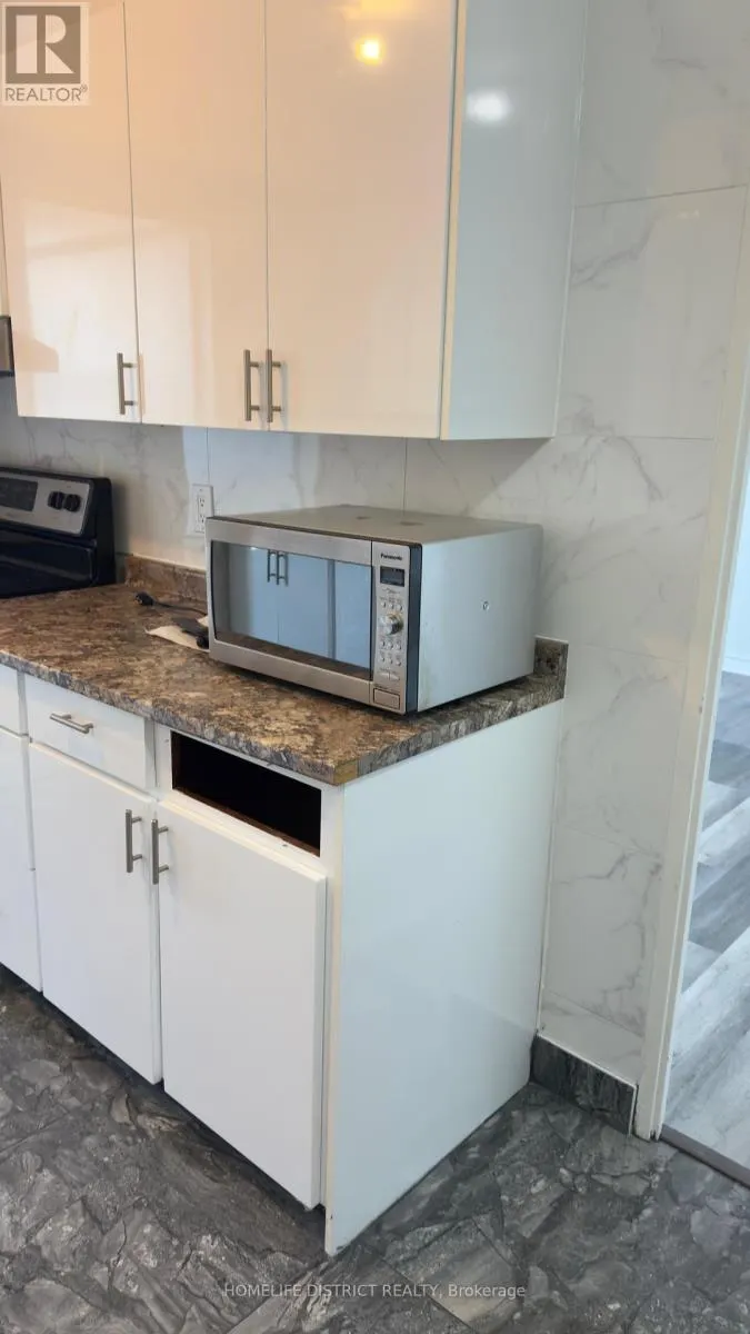 1006 - 20 GILDER DRIVE