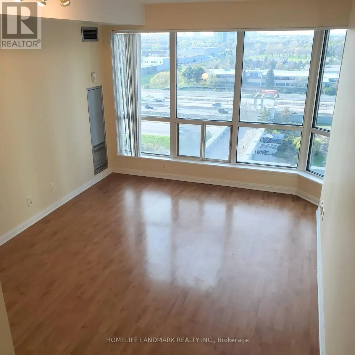 1115 - 8 LEE CENTRE DRIVE