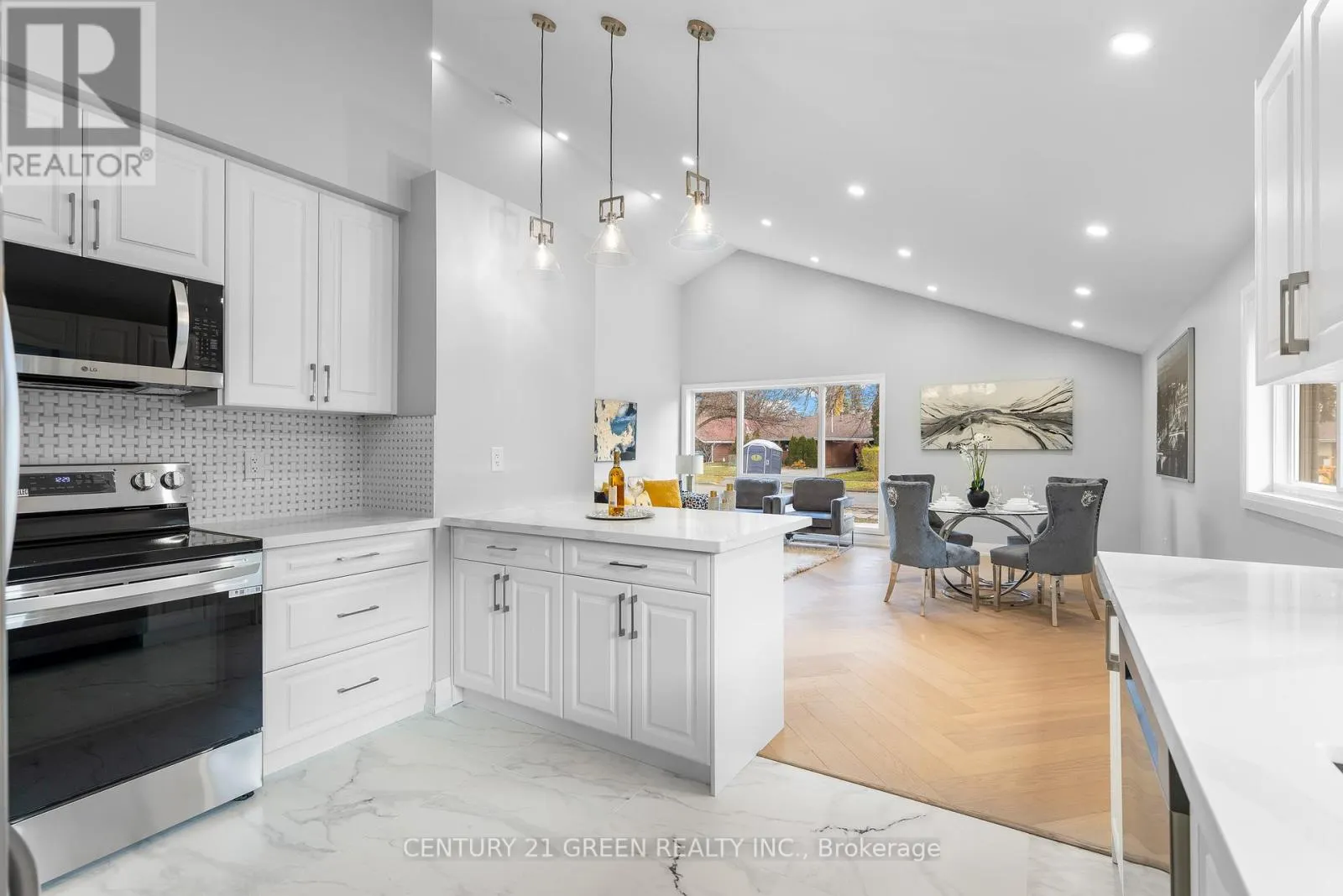 32 BROOKRIDGE DRIVE
