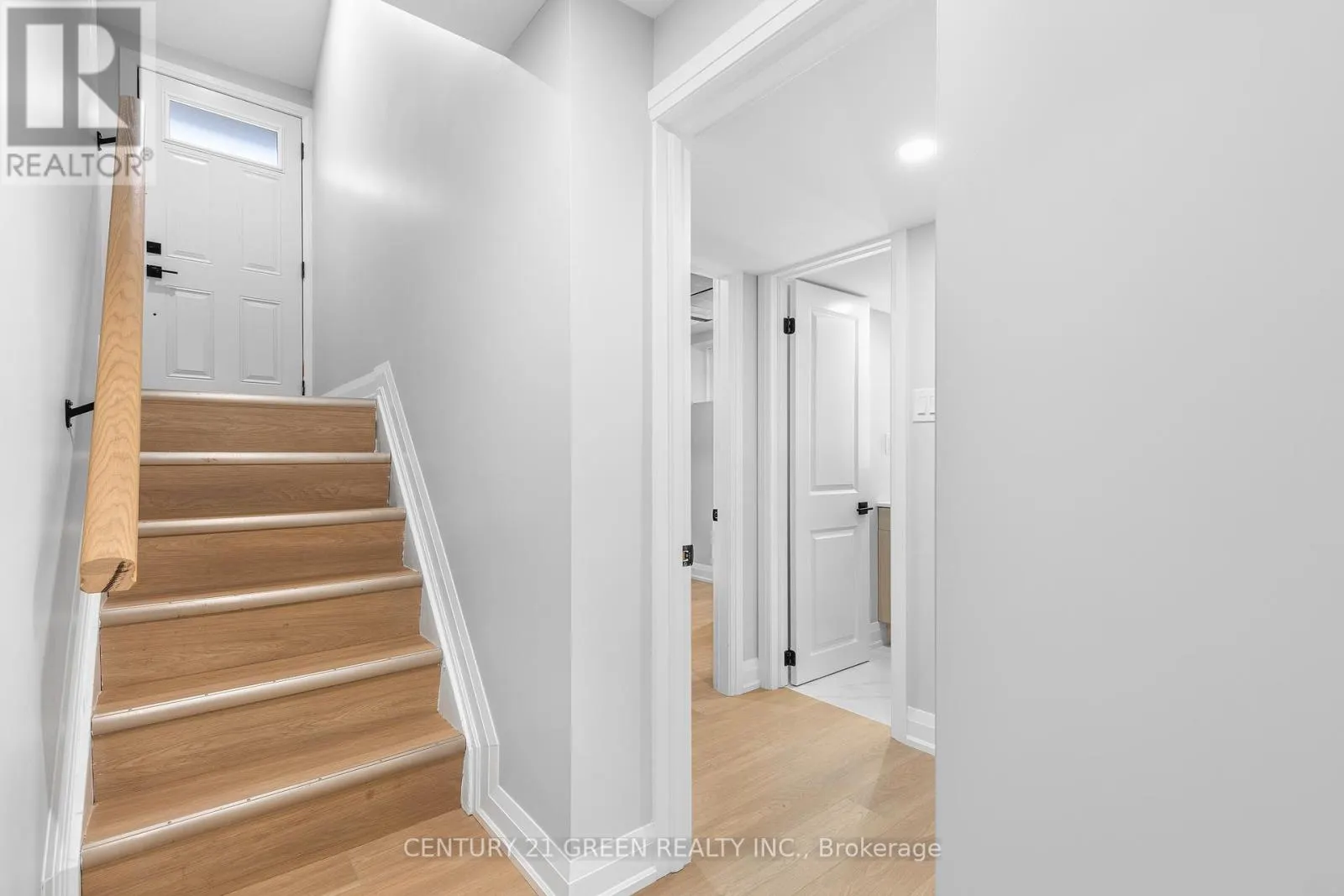 32 BROOKRIDGE DRIVE