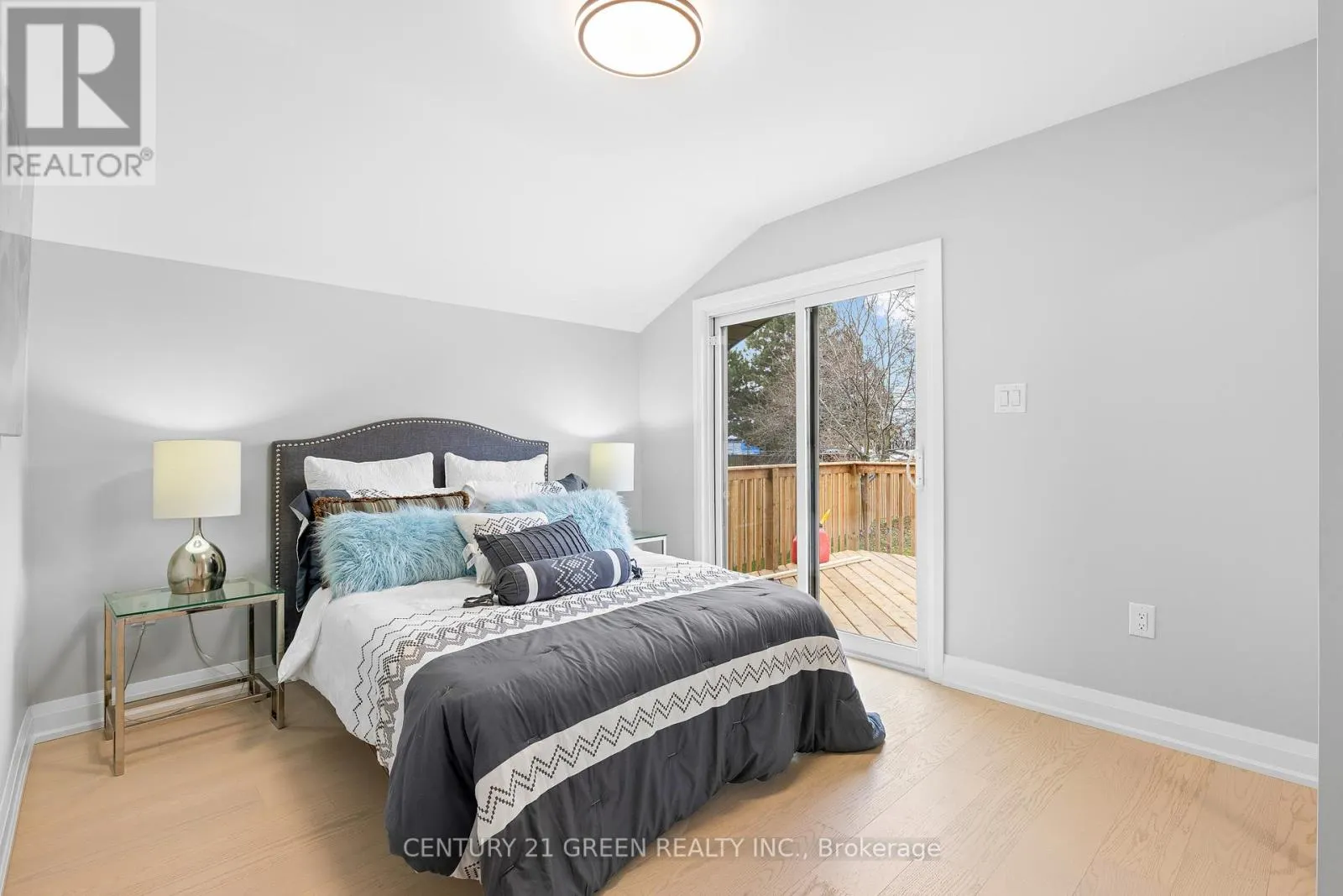 32 BROOKRIDGE DRIVE