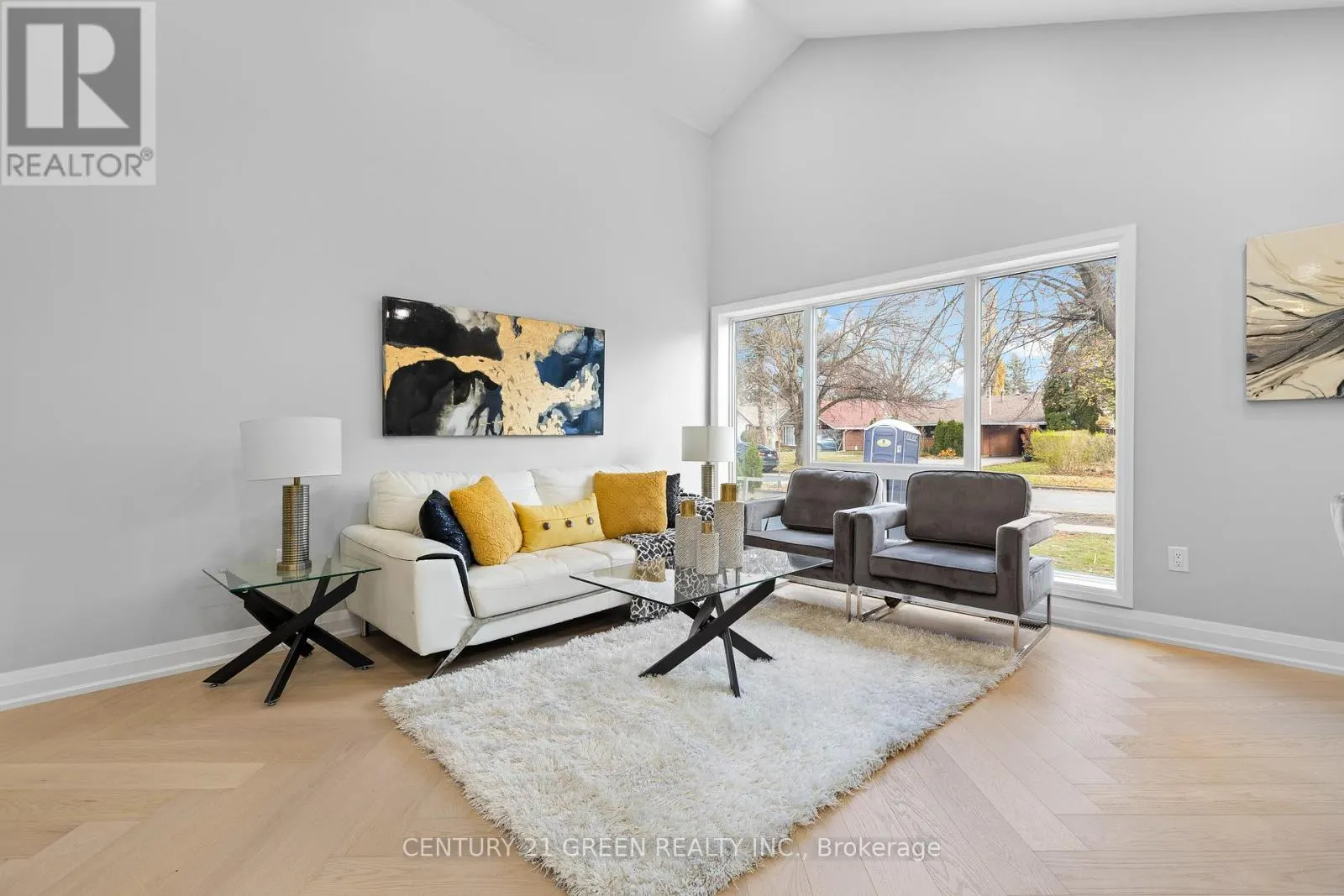 32 BROOKRIDGE DRIVE