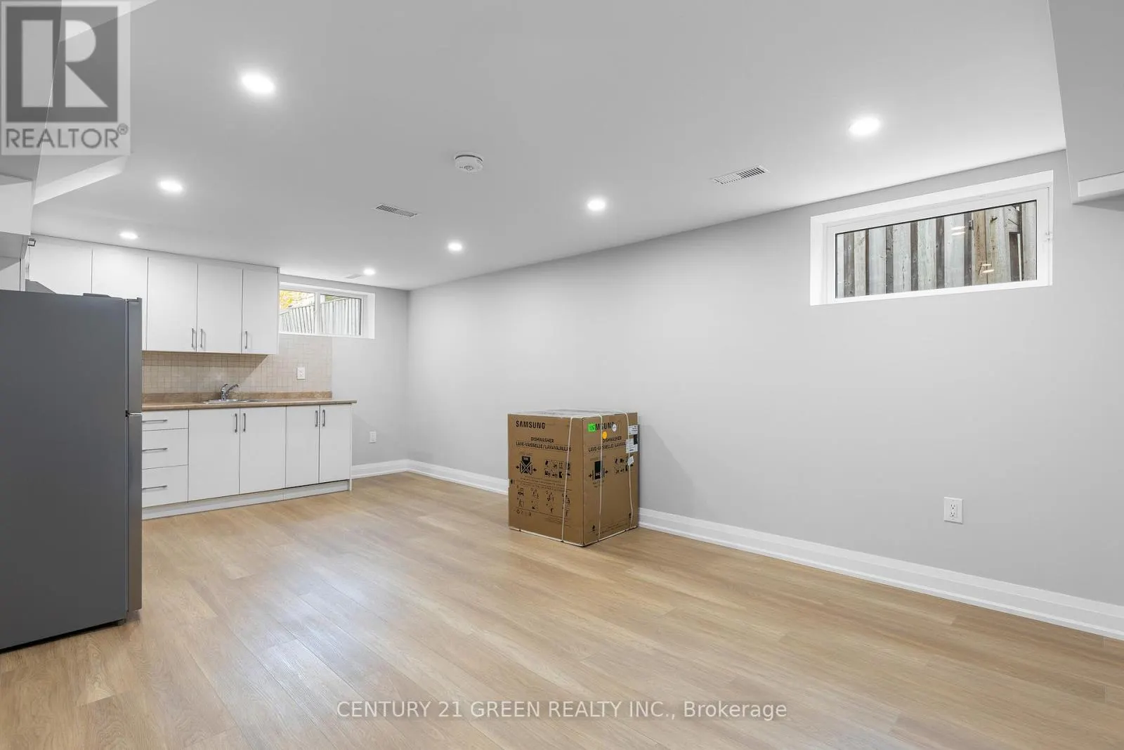 32 BROOKRIDGE DRIVE
