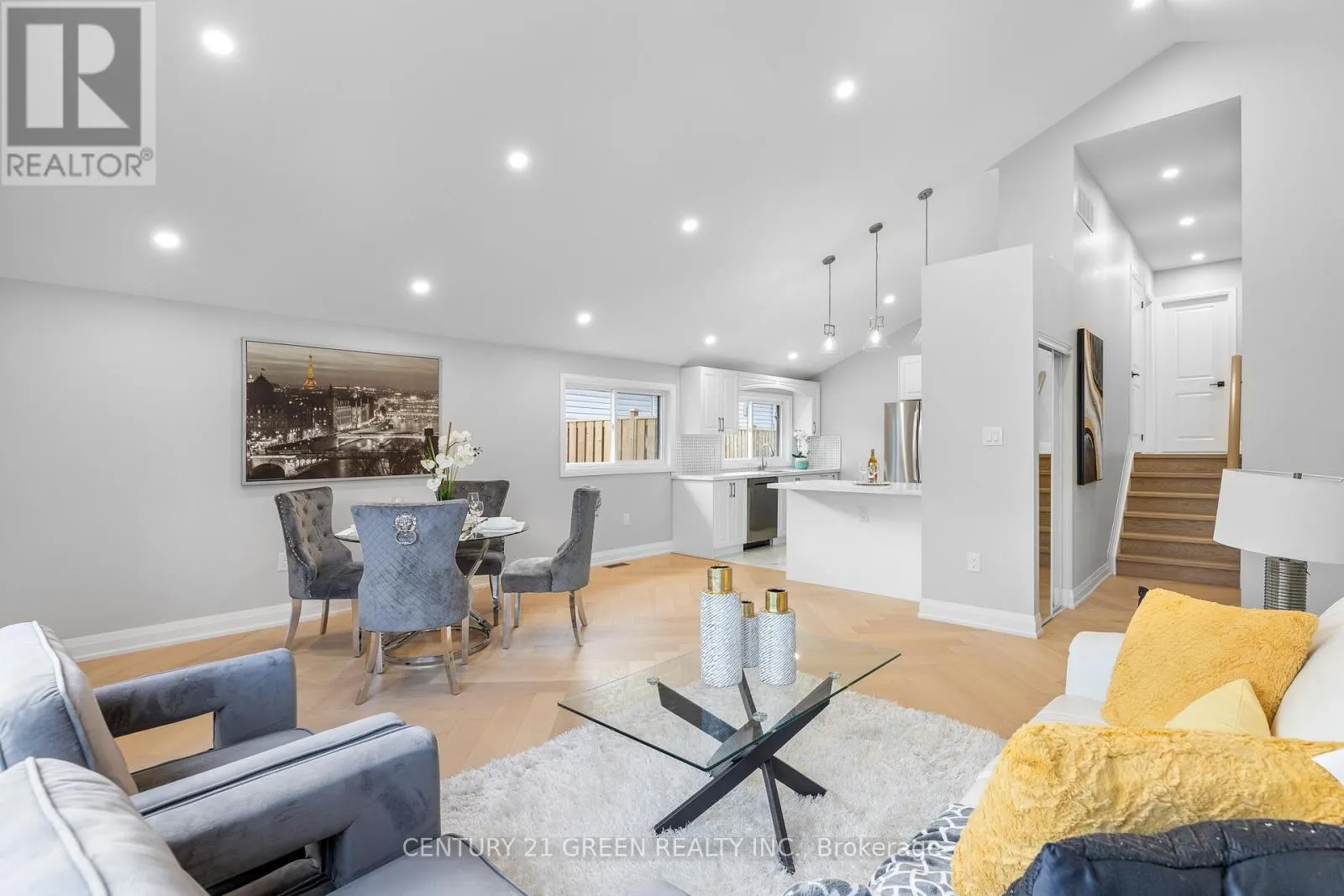 32 BROOKRIDGE DRIVE