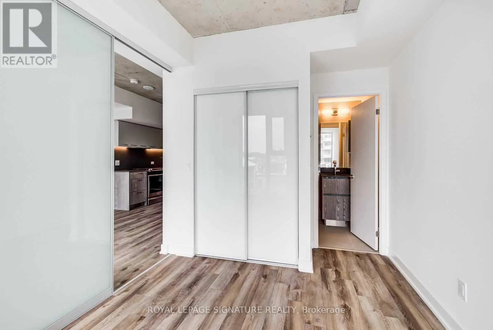 727 - 30 BASEBALL PLACE