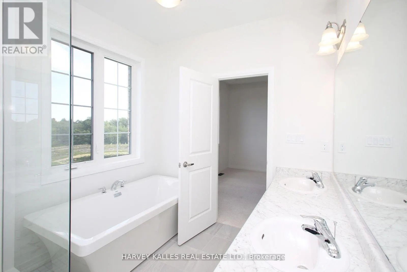 1077 ZIRCON MANOR