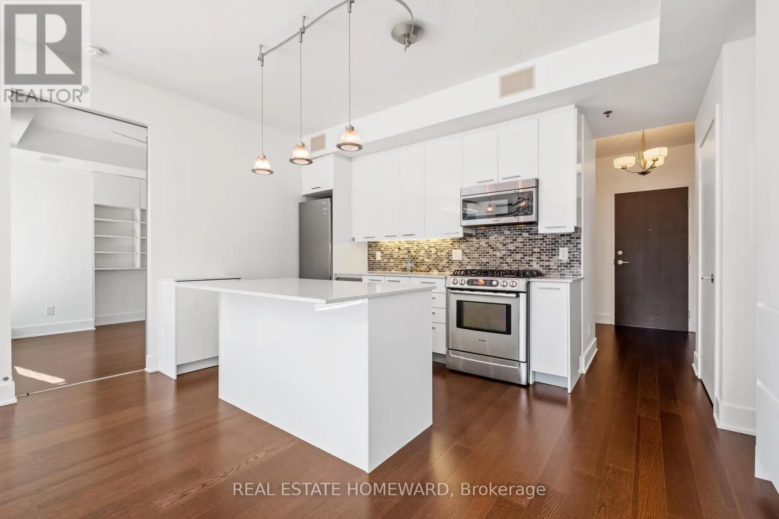 501 - 630 QUEEN STREET E