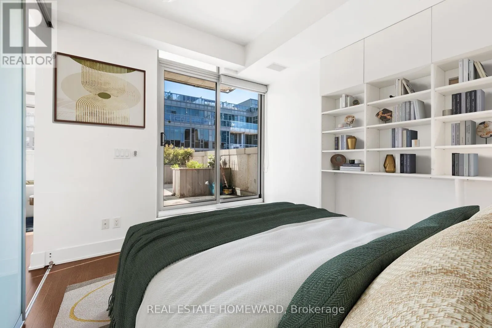 501 - 630 QUEEN STREET E