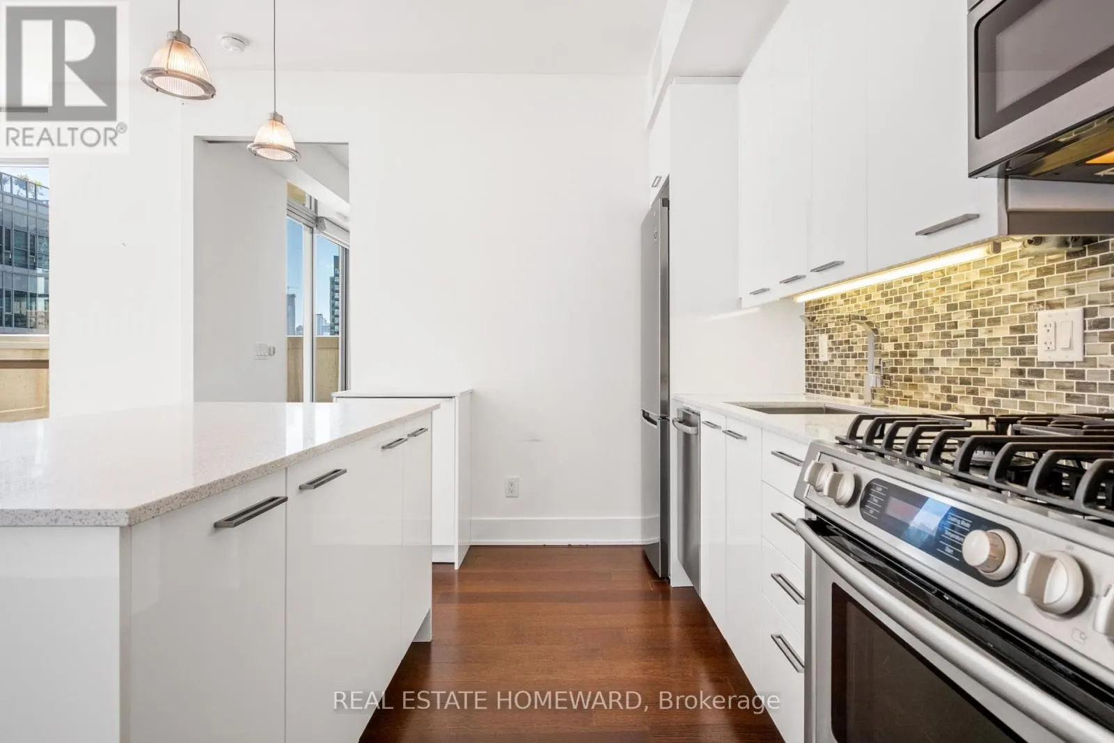 501 - 630 QUEEN STREET E