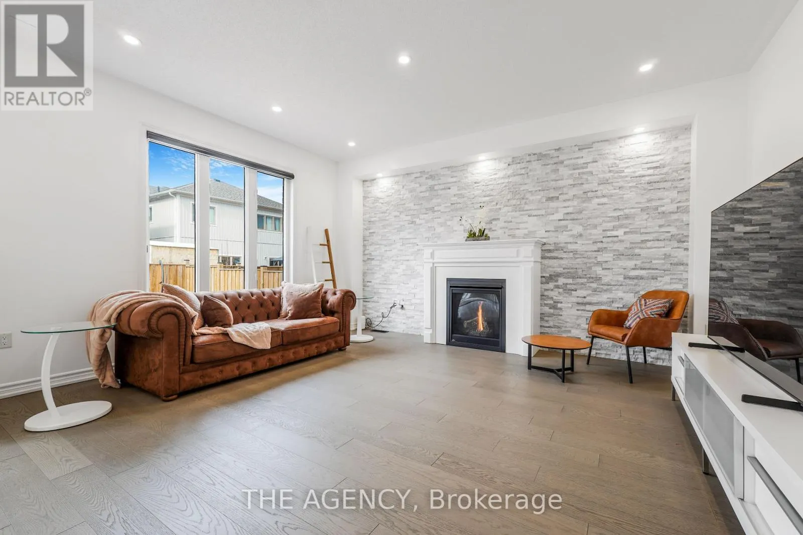 10 MOSES CRESCENT