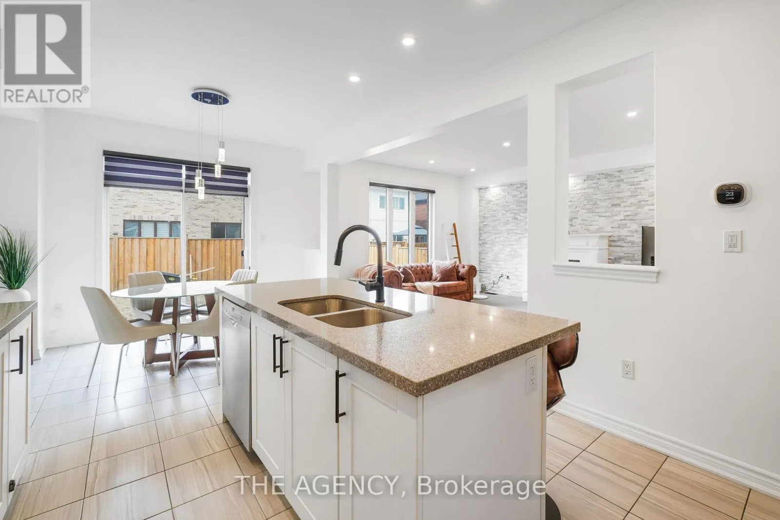 10 MOSES CRESCENT