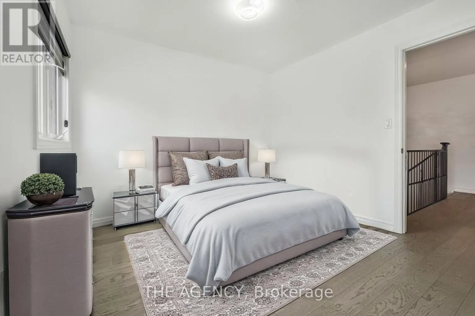 10 MOSES CRESCENT