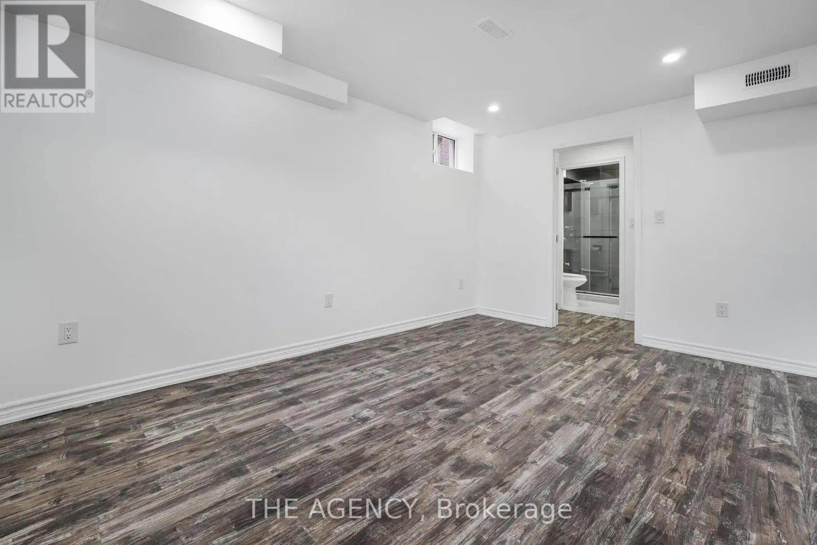 10 MOSES CRESCENT