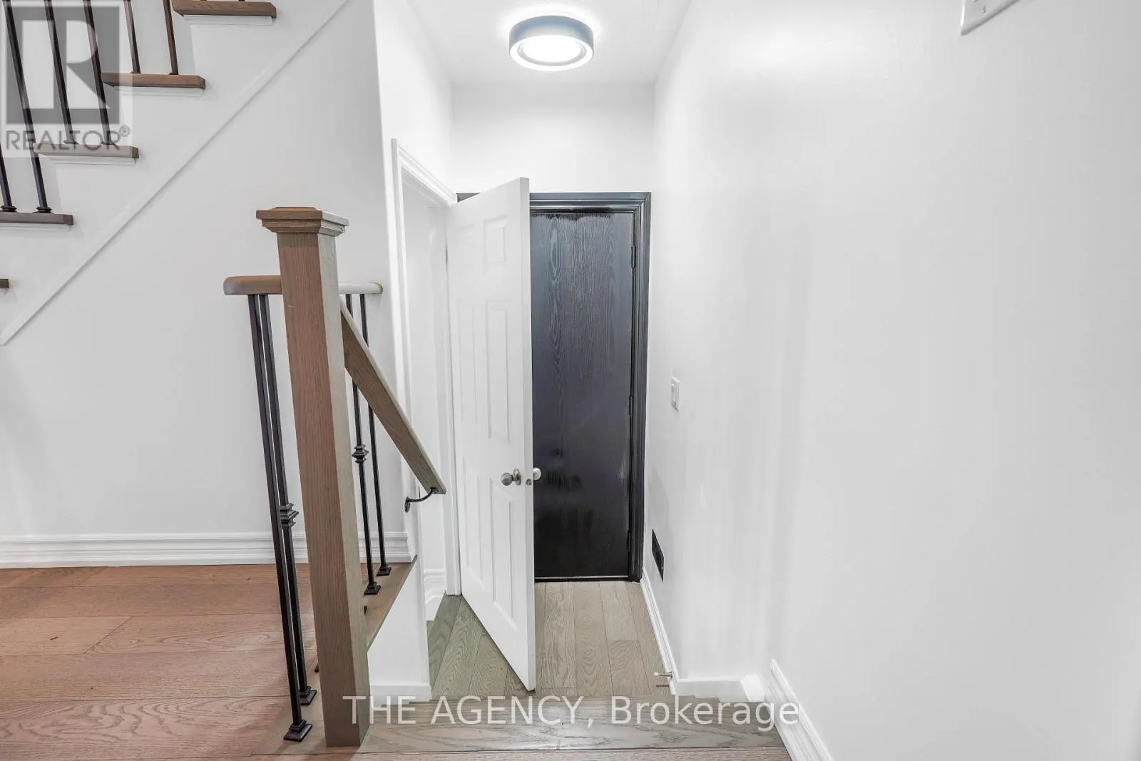10 MOSES CRESCENT