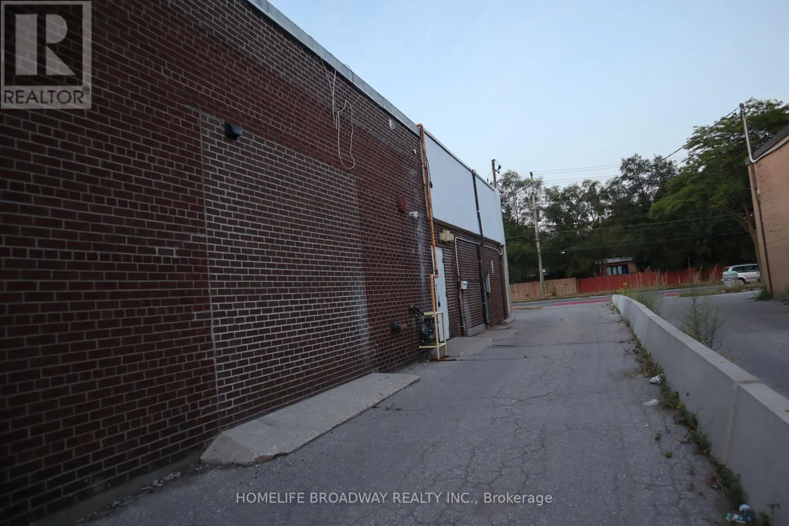 1660-62 MIDLAND AVENUE