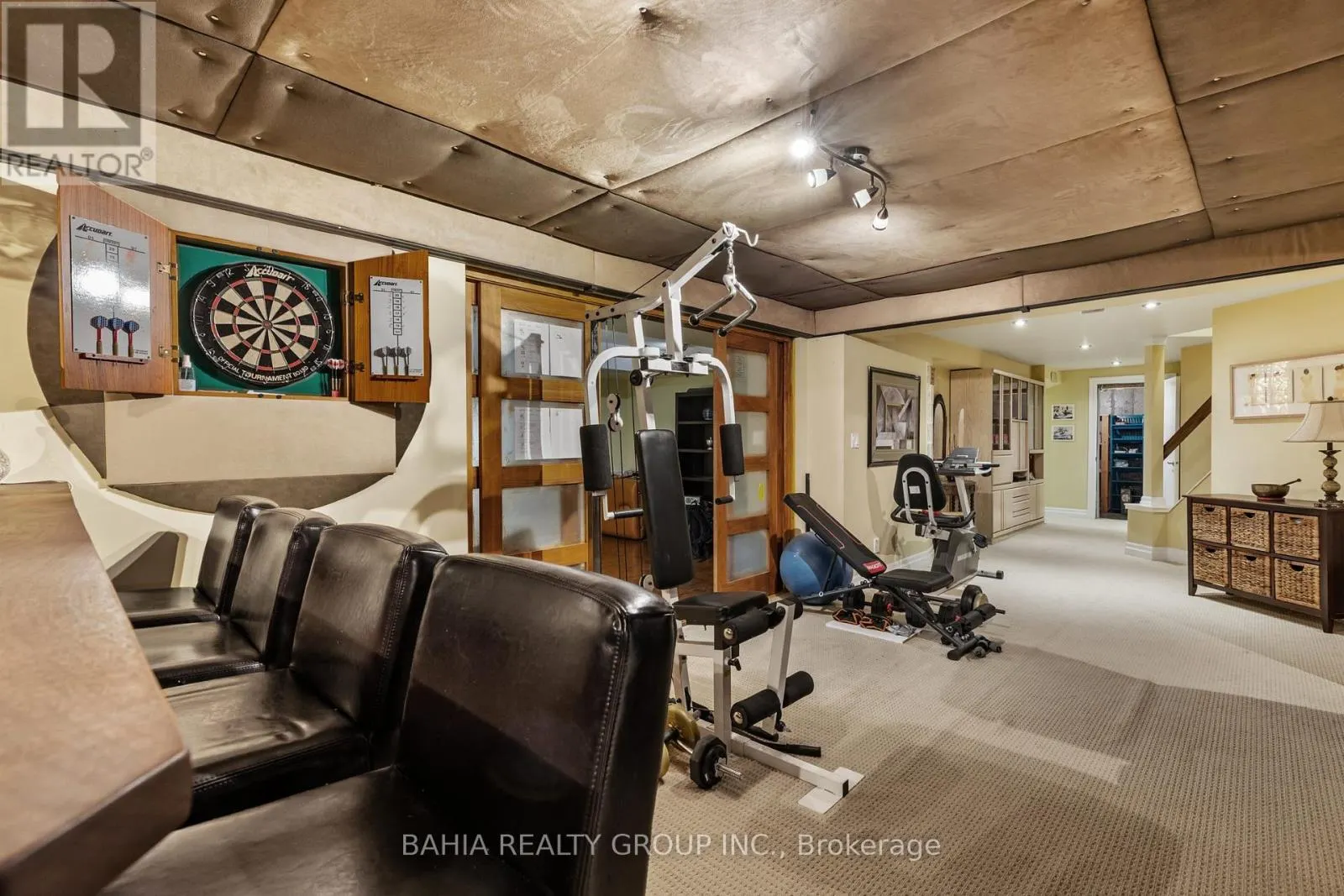 2 TANIS CRESCENT