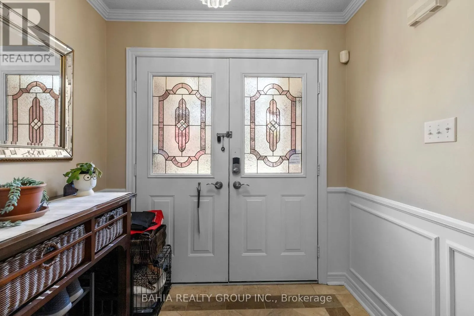 2 TANIS CRESCENT