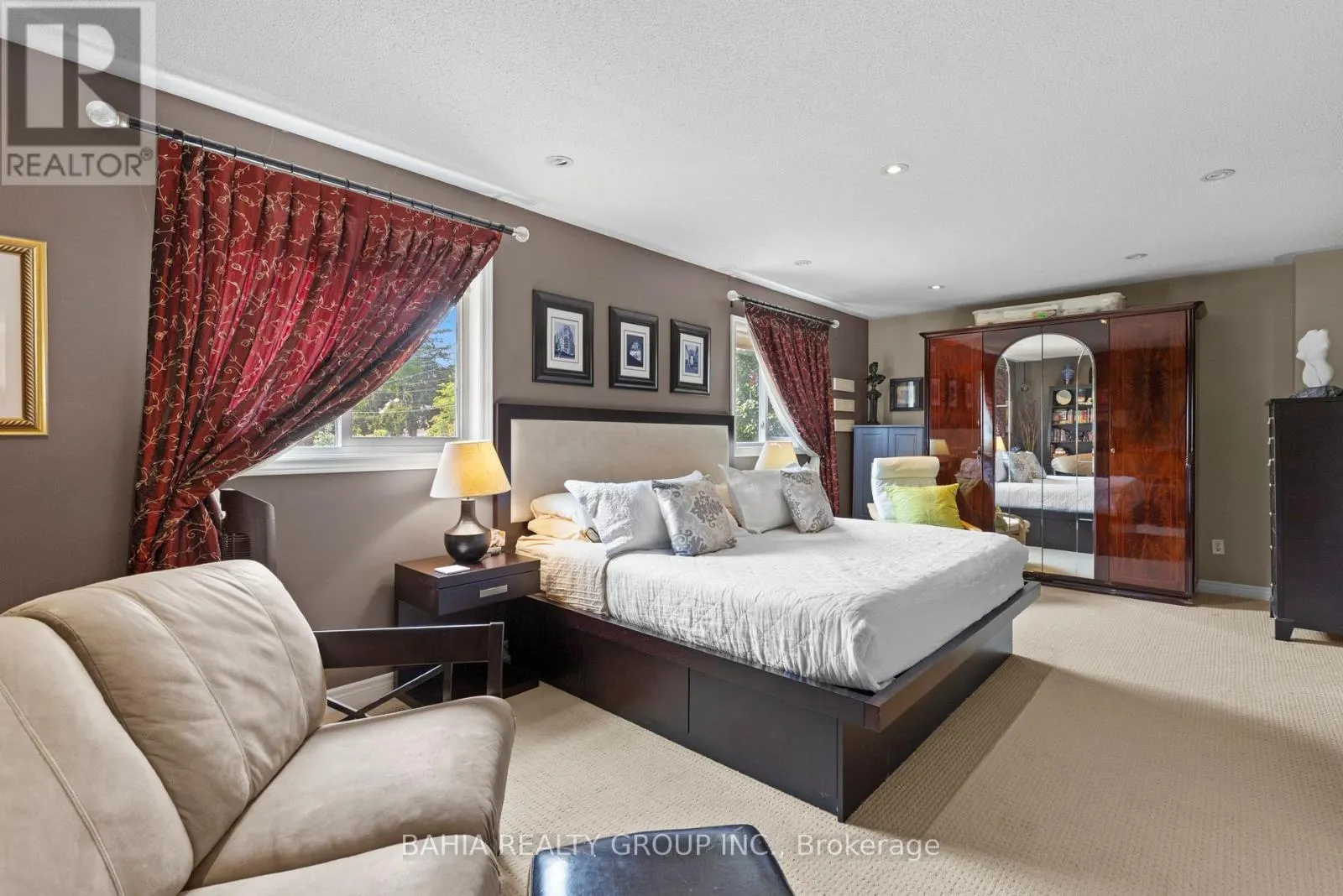 2 TANIS CRESCENT