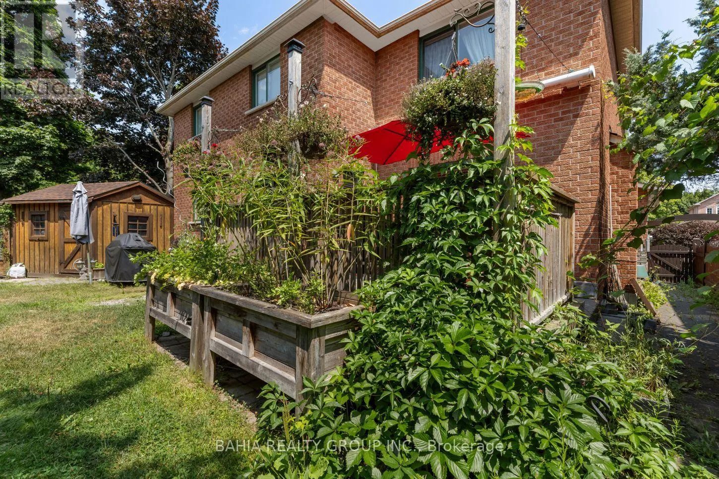 2 TANIS CRESCENT